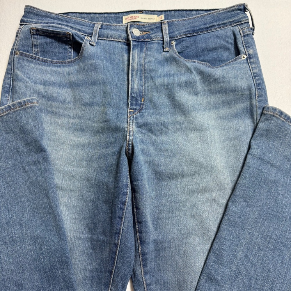 Levi Strauss Signature Jeans Women 12 Mid-Rise Bootcut Medium Wash Denim